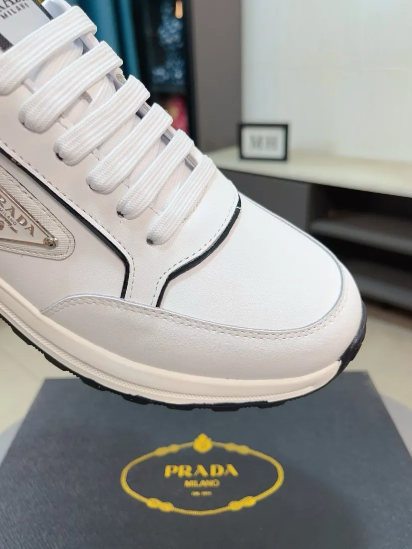 Men's shoes 💰420🌹🌹High-quality new Prada counters are launched simultaneously. The new men's shoes and 😘fabrics are selected from imported mesh and glue-spraying technology. Imported cowhide lining. 👍🏿High-end☄️Open-molded non-slip rubber outsole, exquisite lines, simple and elegant, comfortable and high-end for leisure travel. Code number: 38 to 44